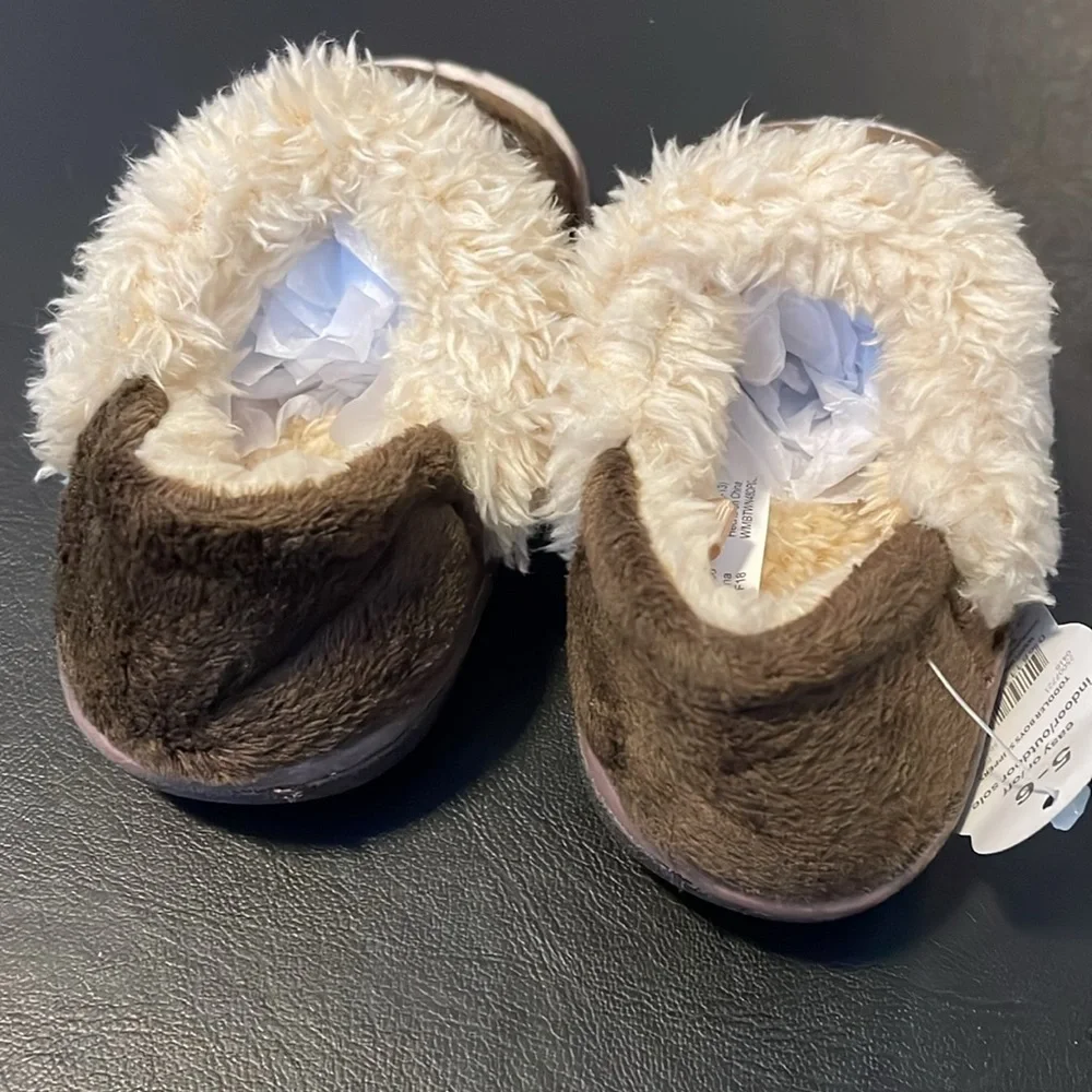 WONDER NATION Indoor/Outdoor Dog Slippers, Toddler Boys 5.5, Brown Cream